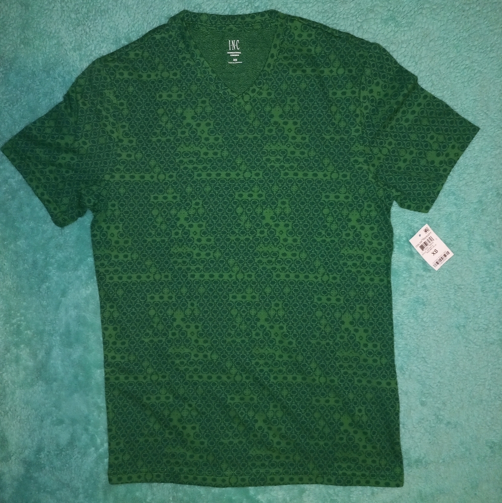 (NWT) INC v-neck t-shirt